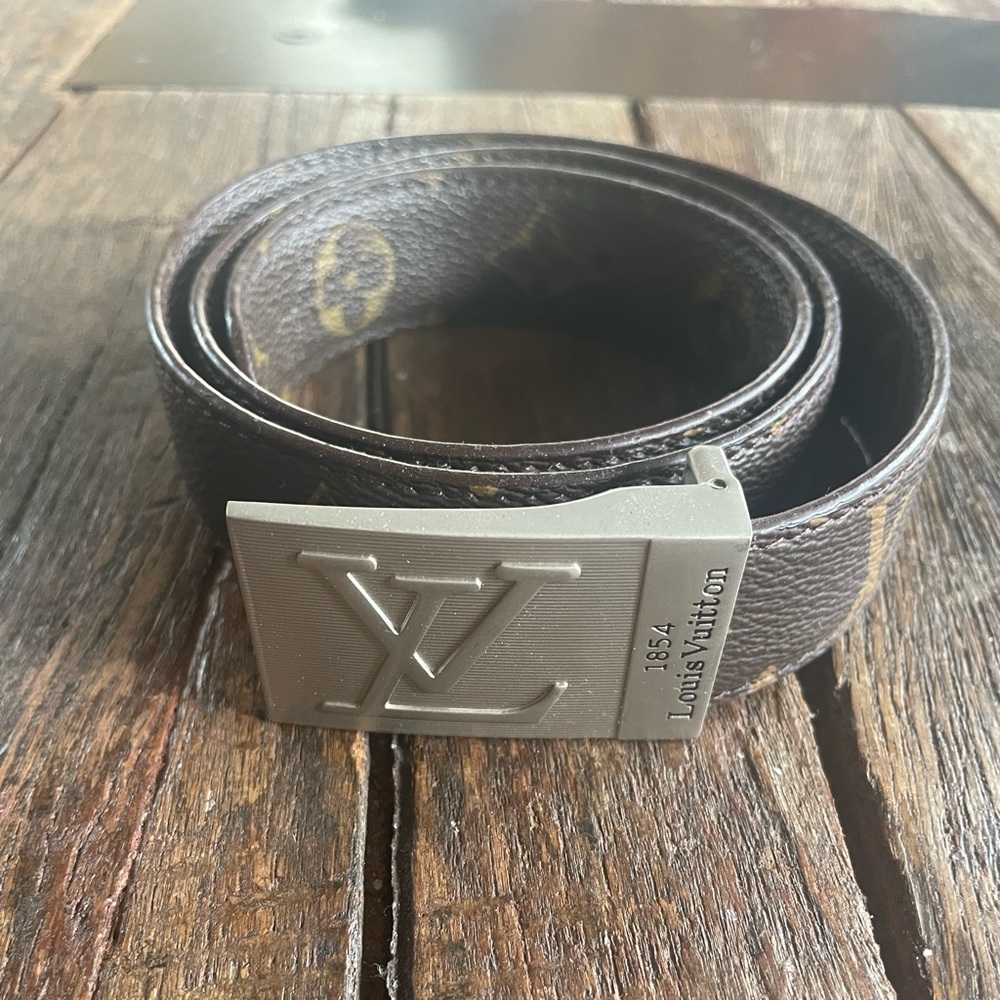 Louis Vuitton belt XS